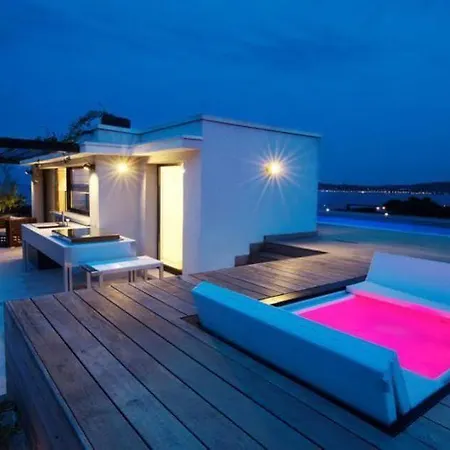 Maxima Apartment